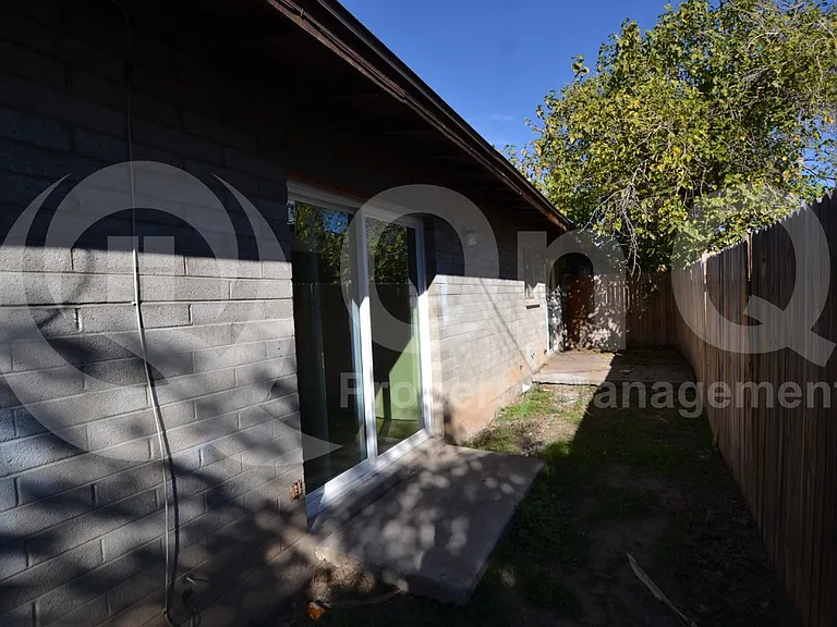2201 W Belmont Ave #4 — Photo 15