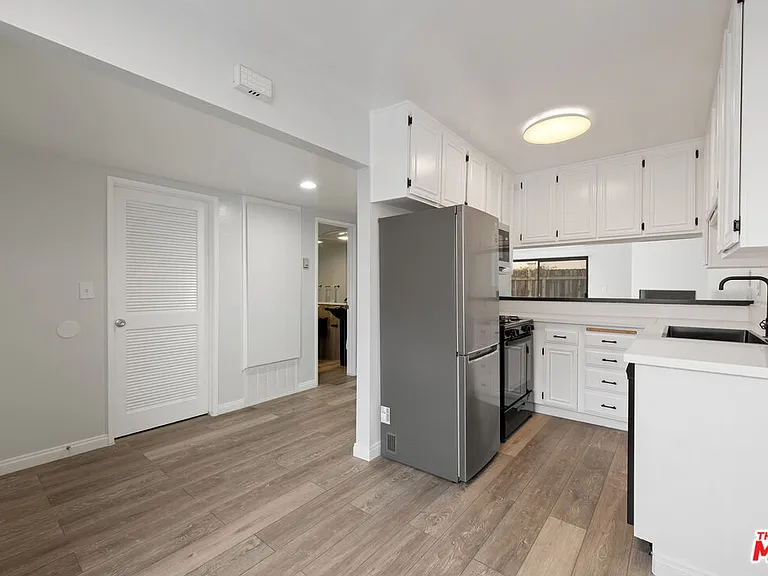 2337 Oak St #2 — Photo 9