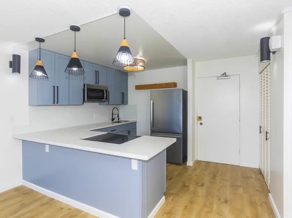 3045 Ala Napuaa Pl APT 1719, Honolulu, HI 96818