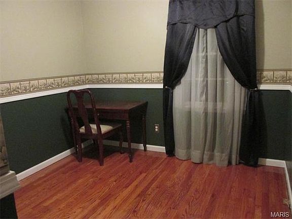 3rd image of 164 Flora Dr