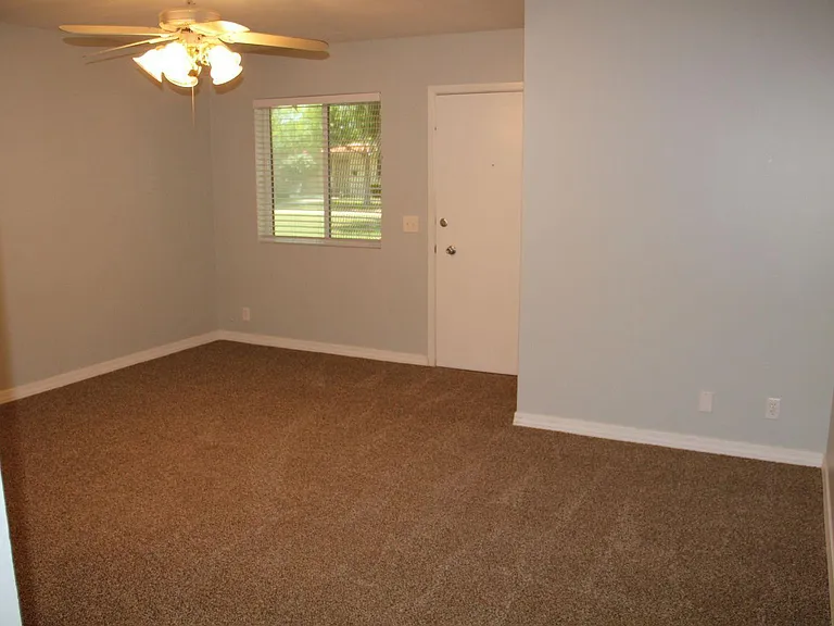 641 N Lesueur Cir — Photo 3