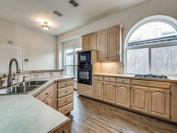 5th image of 8613 Wellington Point Dr
