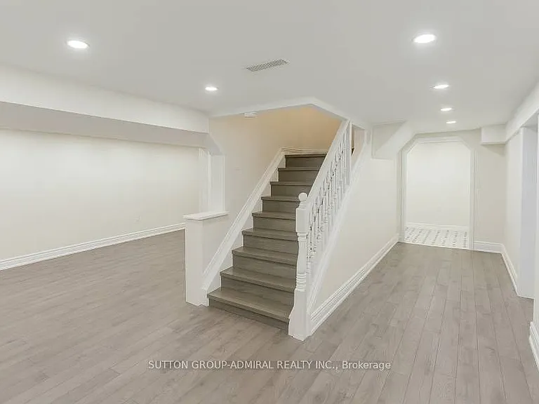 7 Judith Ave #BASEMENT — Photo 2