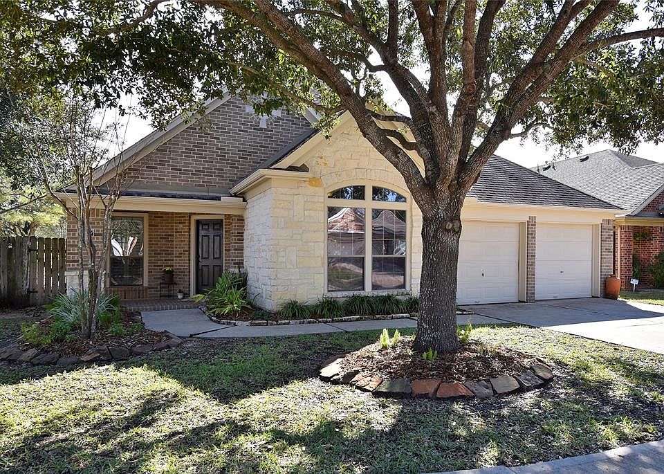 1st image of 25807 Palmdale Estate Dr