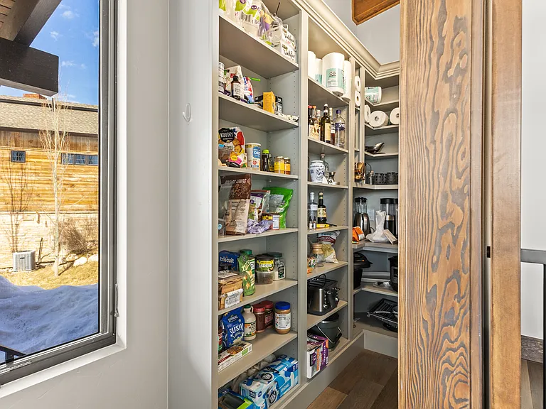 Walk-in Pantry