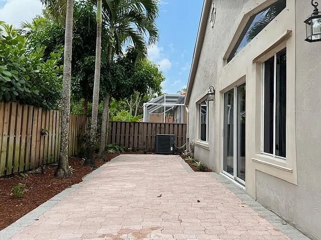 10110 NW 5th St — Photo 34