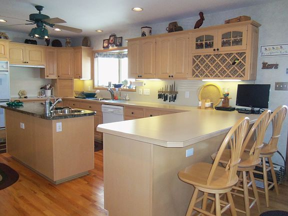 4th image of 129 E Mac Evoy Ln