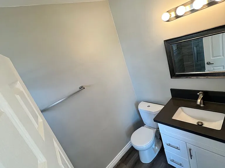 417 S Kenmore Ave — Photo 16