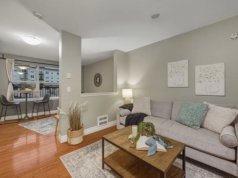 960 Harris Ave #307 — Photo 16