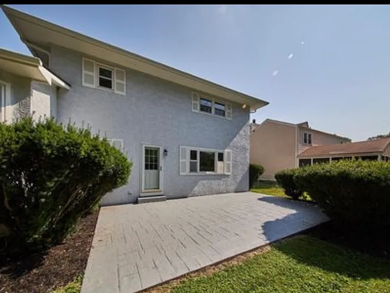 885 Prince William Ln — Photo 3
