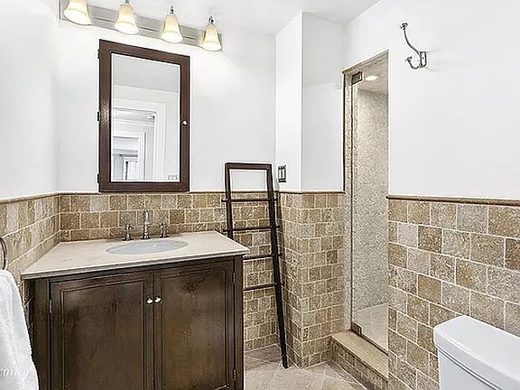 5th image of 225 E 57th St APT 8F