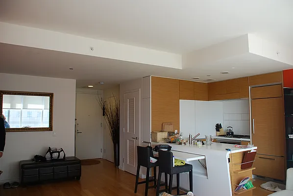 Sold by R New York | media 29