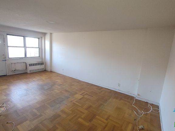 4th image of 2015 Bruckner Blvd