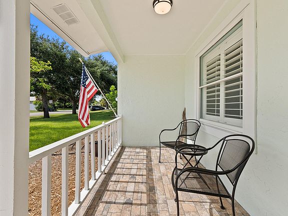5th image of 1685 NE Darlich Avenue