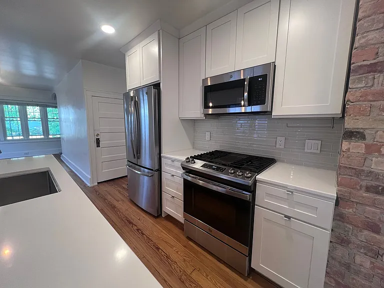 748 Crescent St NE — Photo 4