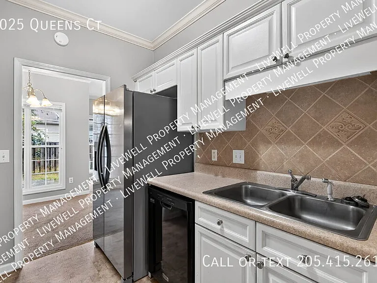 2025 Queens Ct — Photo 5