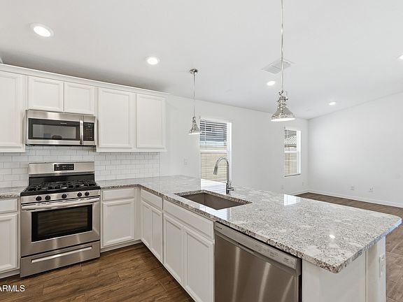 4th image of 348 W TAMARACK Drive