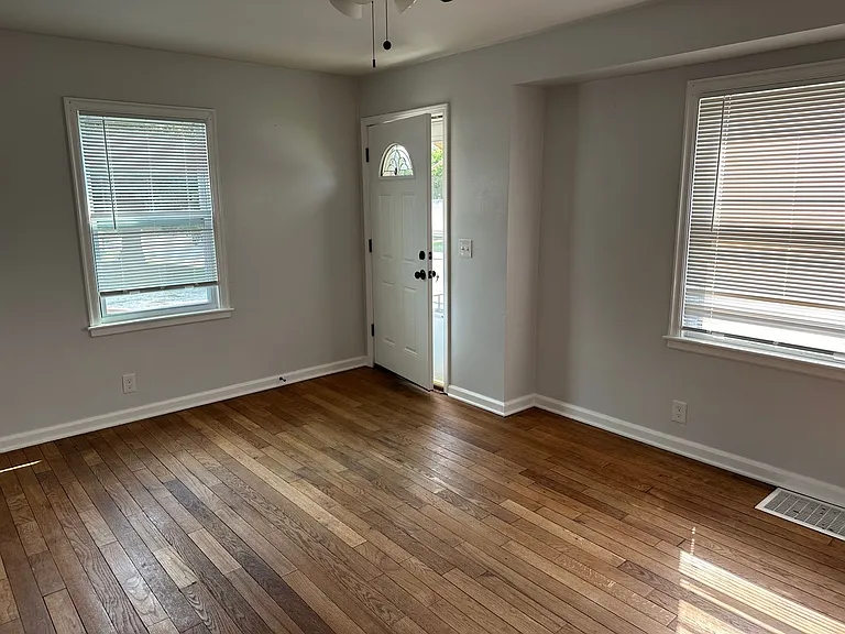 1117 Rode Ave — Photo 3