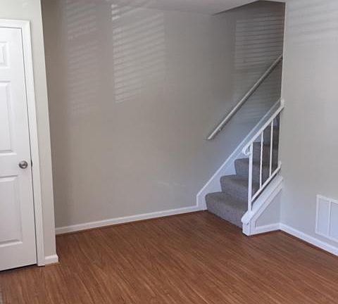 4th image of 12 Heritage Ct