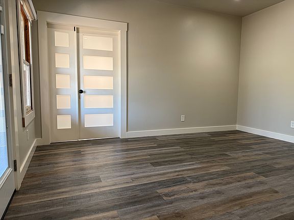 4th image of 17 College St
