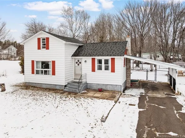 38 Chestnut St, Minto, NB E4B 3L5