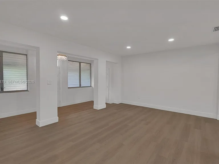5111 SW 73rd Ter — Photo 8