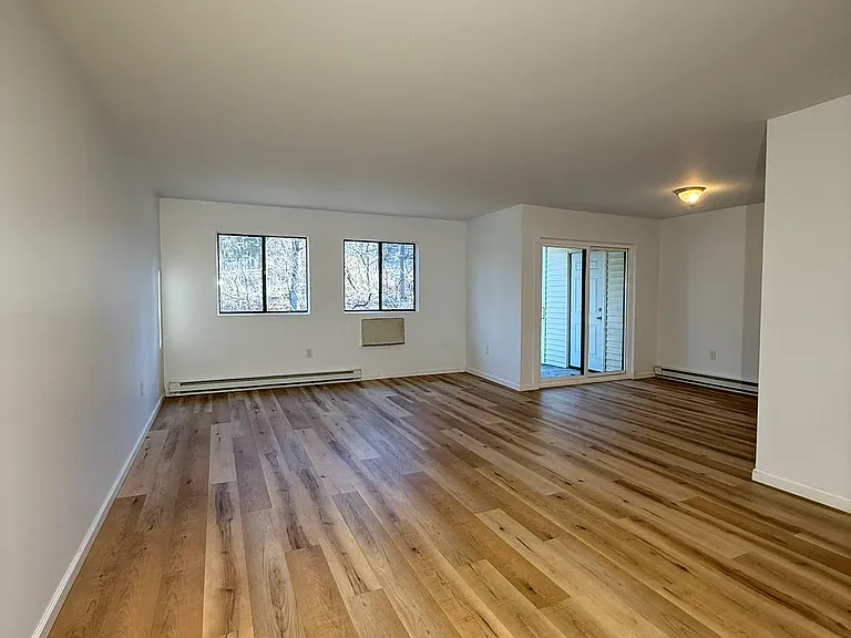 3 Scarborough Ln #B — Photo 12