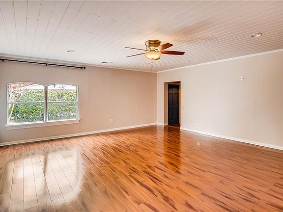 4th image of 325 S Highland Ave