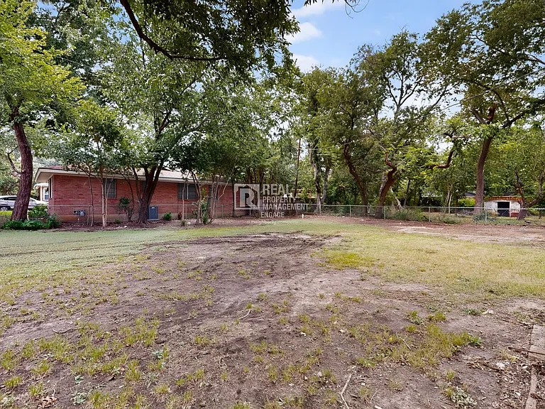4401 Steven St — Photo 45
