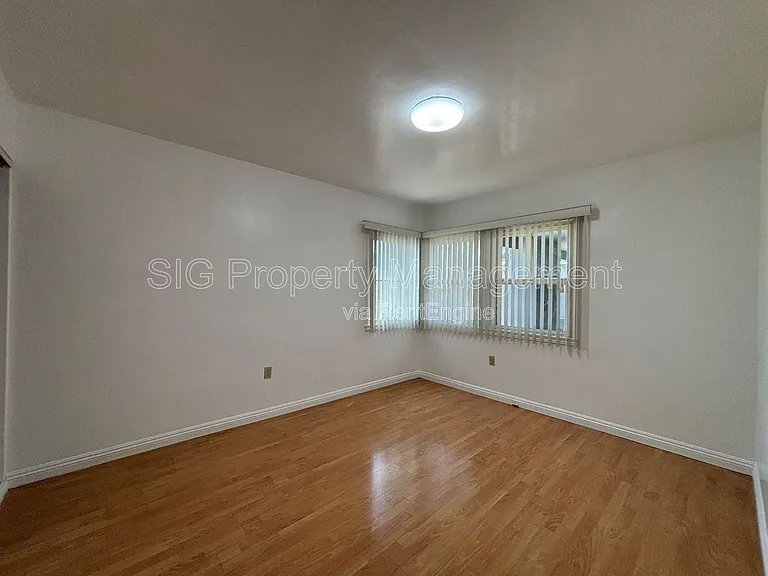629 W Glenoaks Blvd #A — Photo 13
