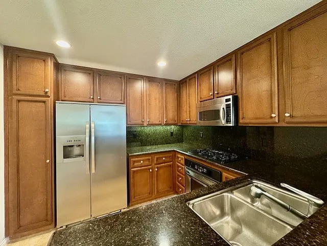 116 Coral Rose — Photo 11