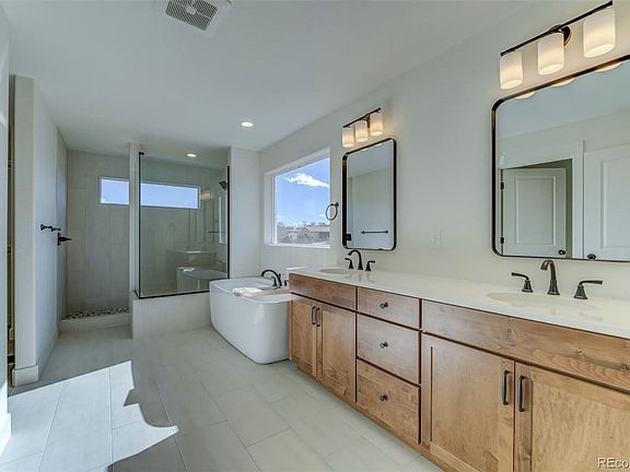 4th image of 210 High Meadows Drive