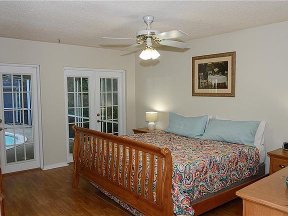 5th image of 409 Fox Valley Dr