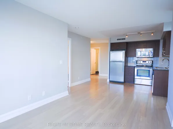 370 Highway 7 E #621, Richmond Hill, ON L4B 3X8