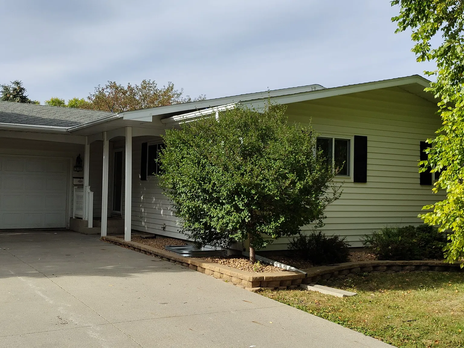 4 bed, 2184 sqft, $1,850 — Photo 1
