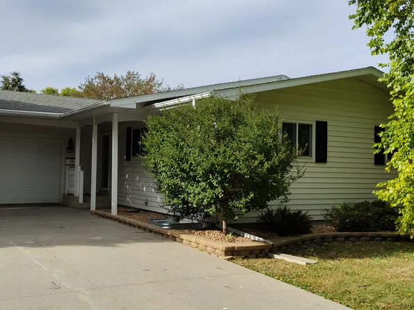 313 Forest Ave N, Fargo, ND 58102
