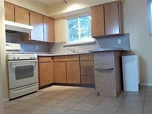 3rd image of 2242 W Sunnyside Ave