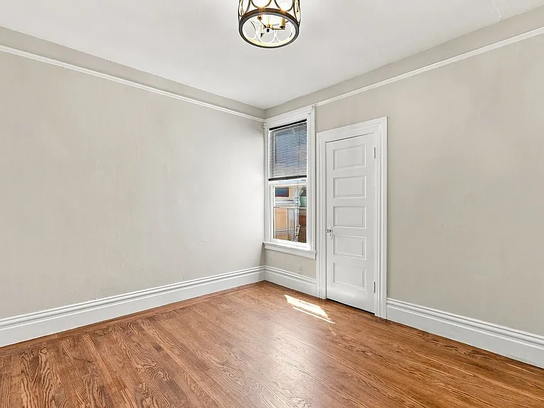 17th Street 4170 — Photo 5