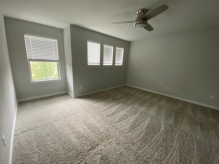 1740 Artesian Springs Xing — Photo 3