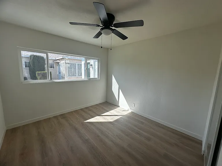 1529 3/4 W 105th St #1529-3/4 — Photo 12