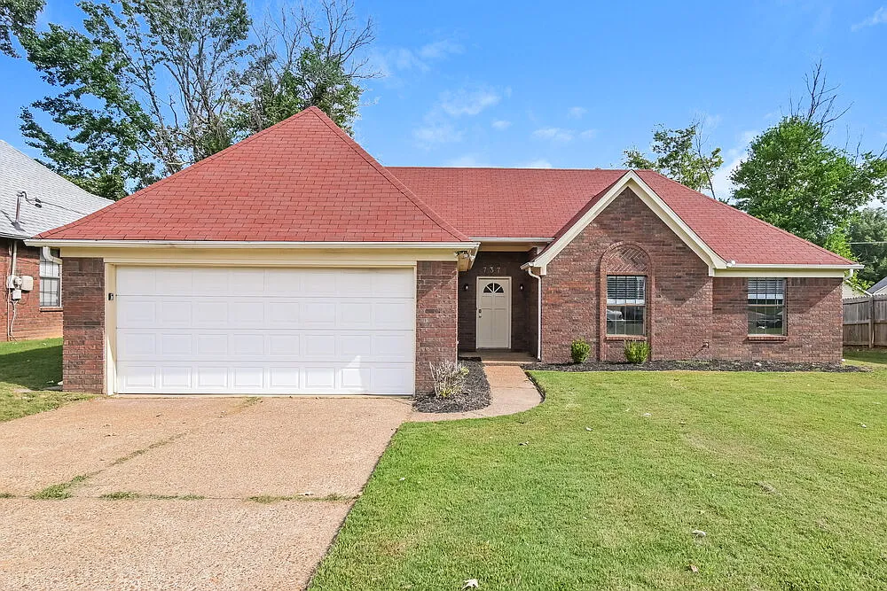 3 bed, 2.0 bath, 1407 sqft, $1,715 — Photo 1