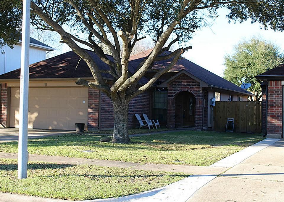 1st image of 3721 Meadow Wood Dr
