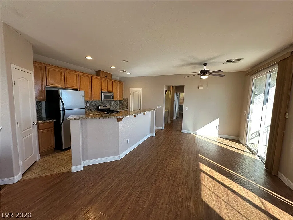 2 bed, 2.0 bath, 1205 sqft, $1,500 — Photo 2