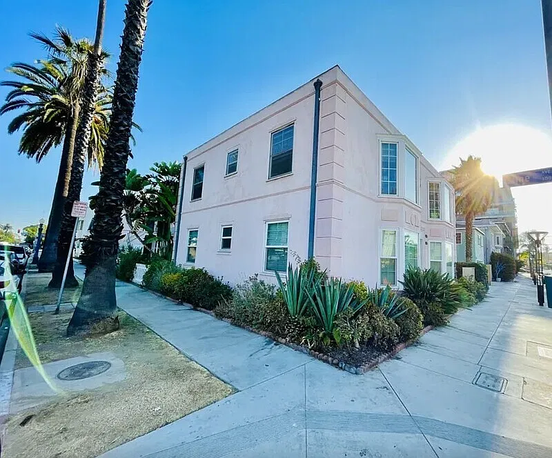 705 E 1st St #705