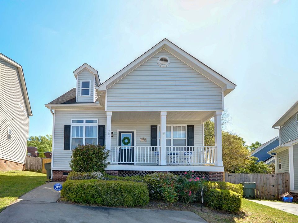 1st image of 303 Laurel Hill Ln