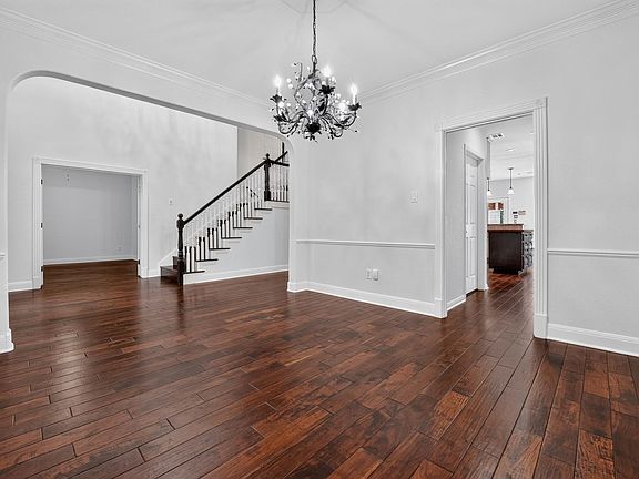 4th image of 5528 Van Winkle Ln