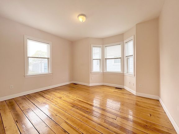 4th image of 1040 Hyde Park Ave #1