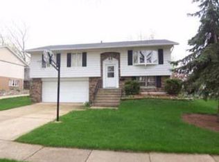 700 Hayward Ave, Streamwood, IL 60107