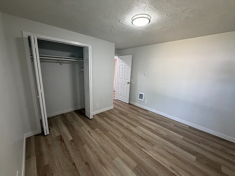 24883 Dunham Ave — Photo 11