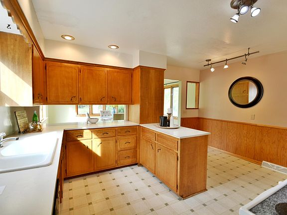 2nd image of 4522 Chatham Rd NE